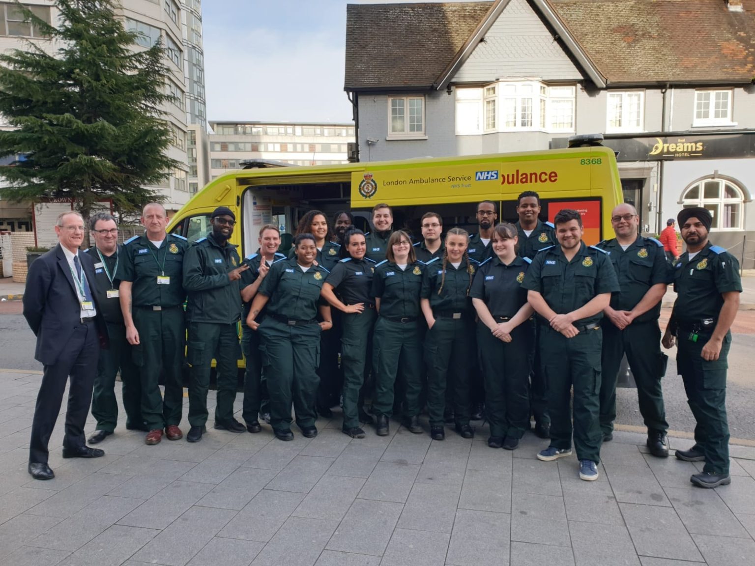 ambulance-crew-london-ambulance-service-nhs-trust