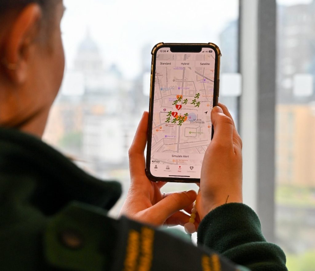 Paramedic using GoodSAM app