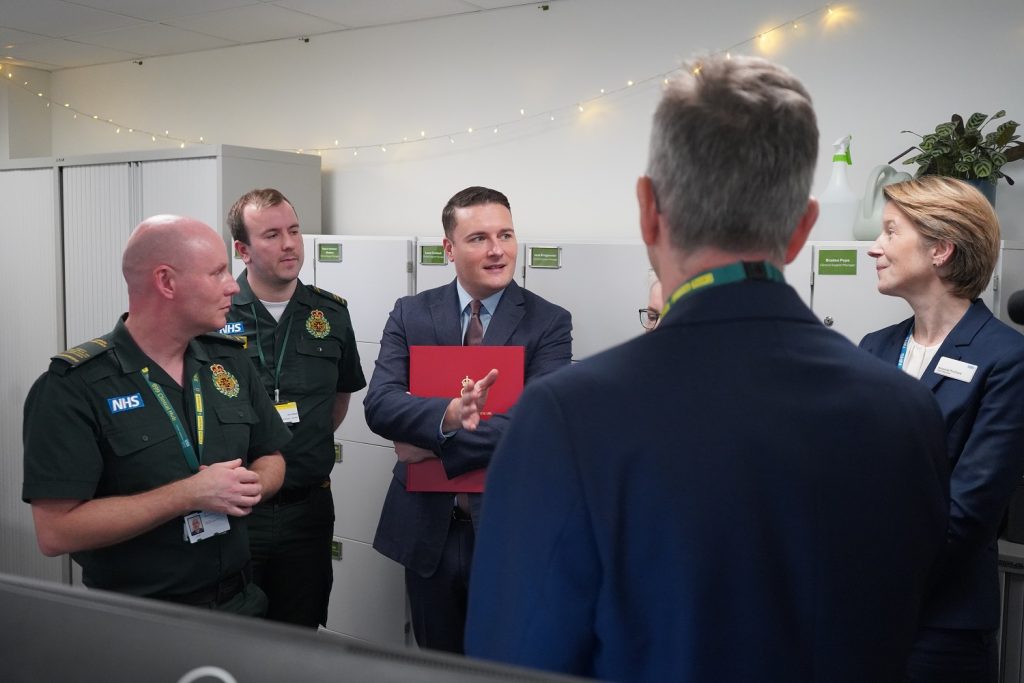 Wes Streeting speaks to Amanda Pritchard, Daniel Elkeles and LAS staff. 