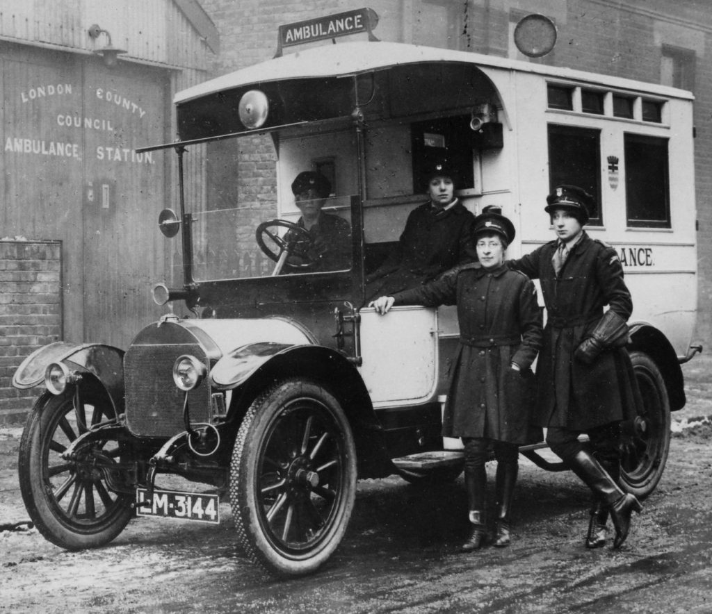 An all female crew outside Bloomsbury Station during World War I